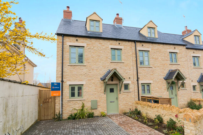 3 Bedroom End Of Terrace House To Rent In Newland, Witney, OX28