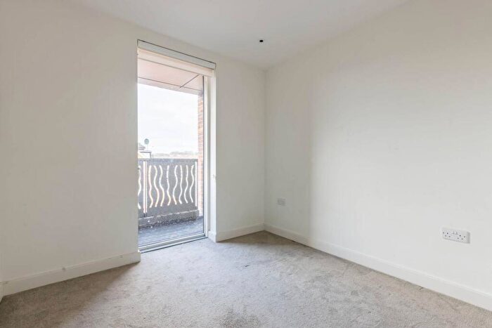 2 Bedroom Flat For Sale In Smithfield Square, High Street, London, , Hornsey, London, N8