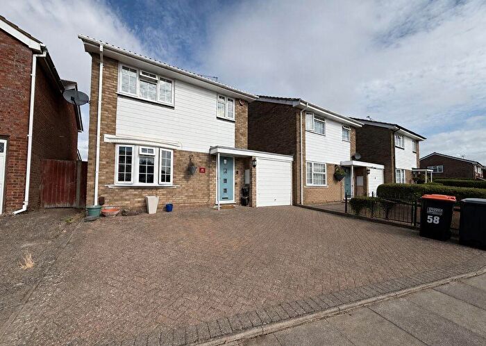3 Bedroom Link Detached House For Sale In Hillcroft, Dunstable, LU6