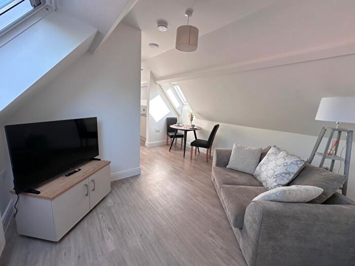 1 Bedroom Flat To Rent In Penthouse, Manor Road, DE23