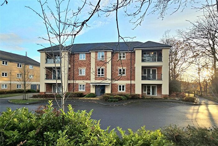 2 Bedroom Flat For Sale In Hurst Avenue, Blackwater, Camberley, Hampshire, GU17