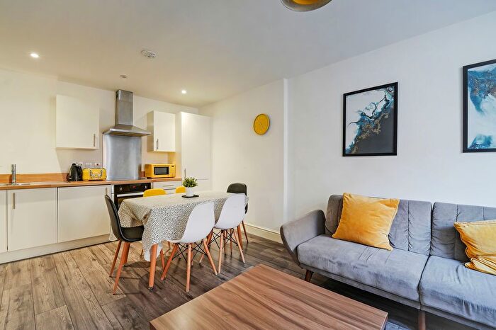 2 Bedroom Flat To Rent In Queen Street, Sheffield, S1