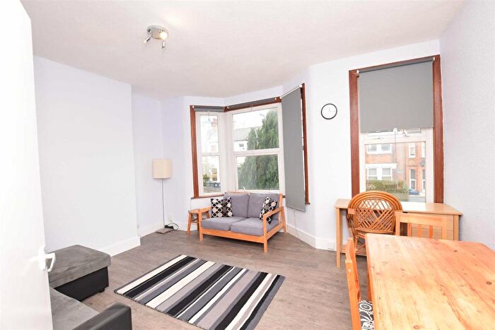 1 Bedroom Flat To Rent In Squires Lane, London, N3