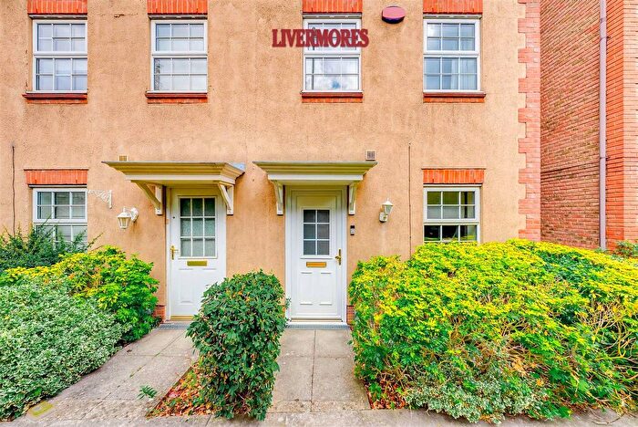 4 Bedroom End Of Terrace House For Sale In Hawley Road, Dartford, DA1
