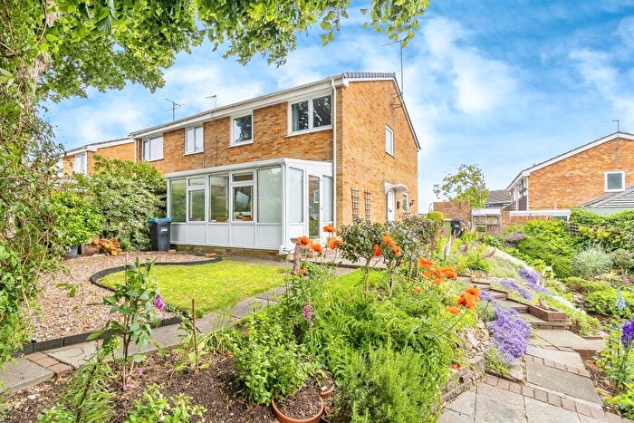 4 Bedroom Semi-Detached House For Sale In Byron Close, Bletchley, Milton Keynes, MK3