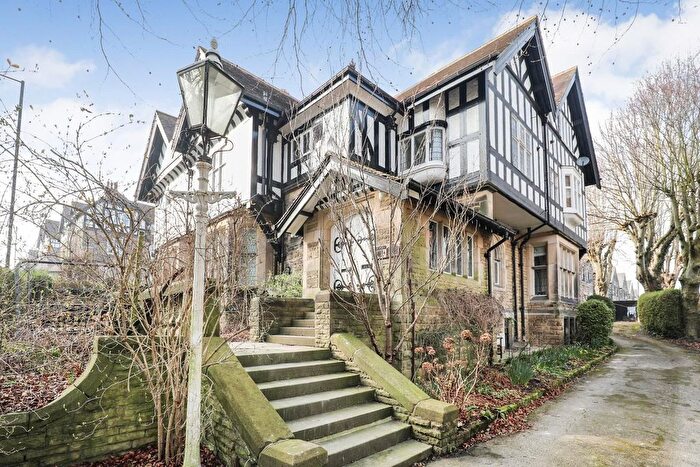 2 Bedroom Flat For Sale In Springfield Avenue, Harrogate, HG1