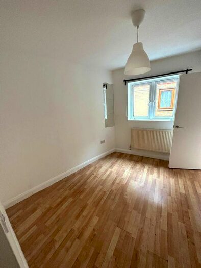 1 Bedroom Flat To Rent In Glenwood Road, London, N15