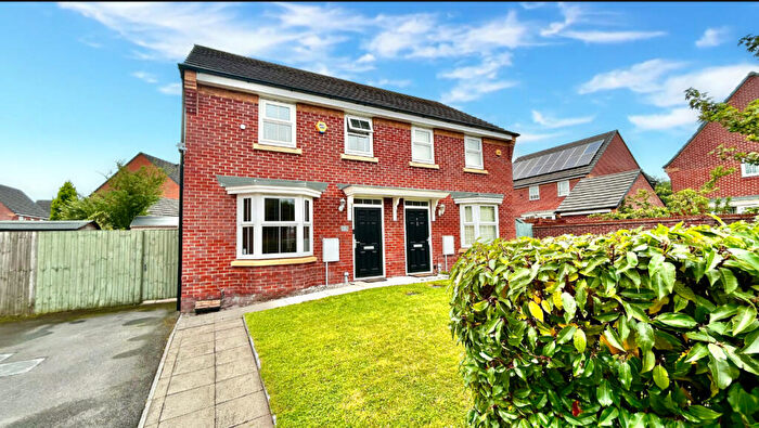 3 Bedroom Semi-Detached House For Sale In Wren Way, Rochdale, OL16