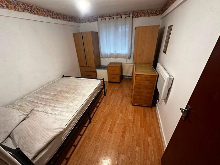 2 Bedroom Flat To Rent In Cowley Road, Littlemore, Oxford, Oxfordshire, OX4