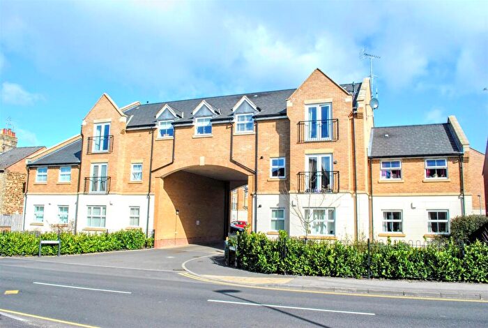 2 Bedroom Apartment For Sale In Eagle Close, Leighton Buzzard, LU7