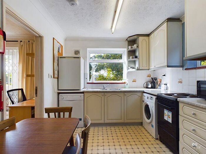 5 Bedroom Semi Detached House To Rent In Staplefield Drive, Brighton, BN2