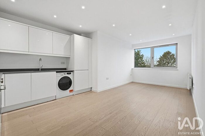 2 Bedroom Flat To Rent In Hubert Road, Brentwood, CM14