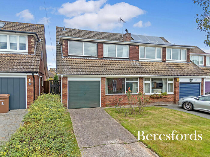 4 Bedroom Semi-Detached House For Sale In The Shrubberies, Writtle, CM1