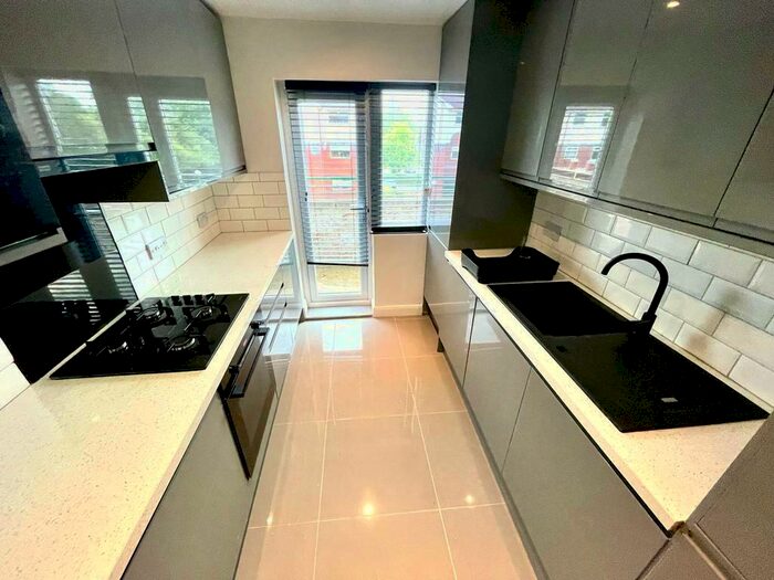 2 Bedroom Flat To Rent In Wearhead Row, Manchester, M5