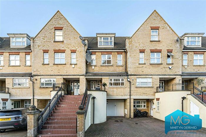4 Bedroom House For Sale In Osier Crescent, London, N10