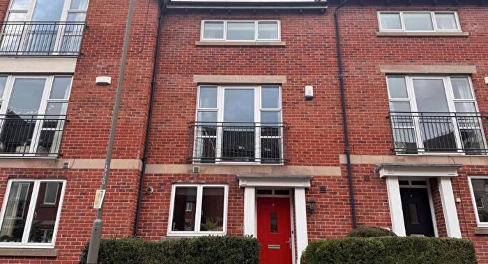 4 Bedroom Town House For Sale In Leighton Way, Belper, DE56
