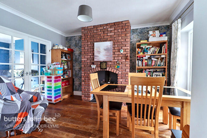 4 Bedroom Semi-Detached House For Sale In West View, Newcastle, ST5