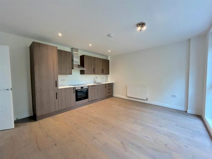 2 Bedroom Flat To Rent In Frobisher Road, London, N8