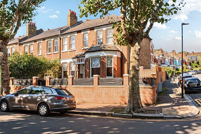 5 Bedroom Detached House For Sale In Stapleton Hall Road, London, N4