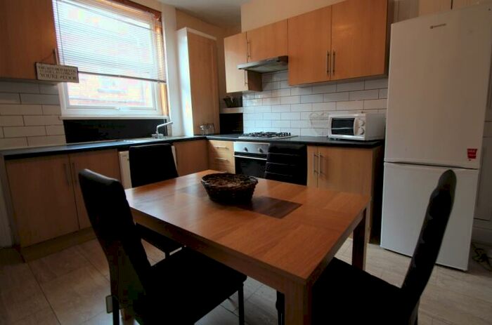 4 Bedroom Terraced House To Rent In Thornville Street, Hyde Park, Leeds, LS6