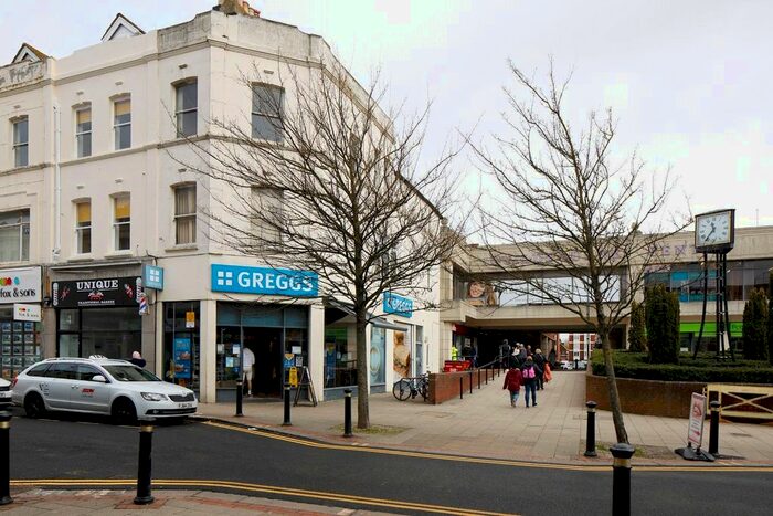 2 Bedroom Property To Rent In Chapel Road, Worthing, West Sussex, BN11