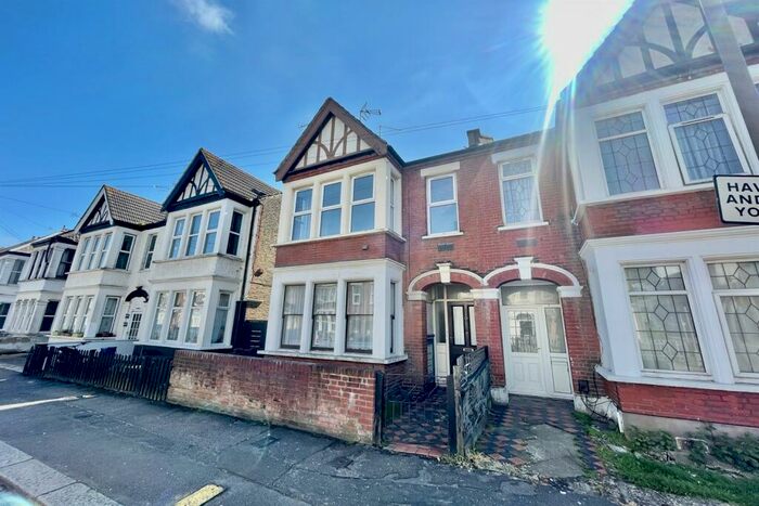 1 Bedroom Flat To Rent In Whitegate Road, SS1