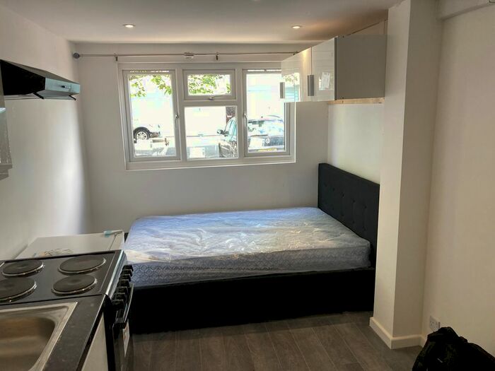 Studio To Rent In Lindsay Close, Norbury, CR4