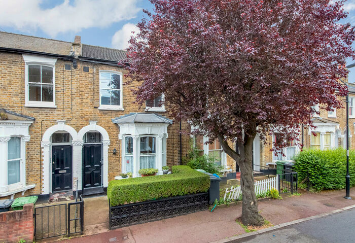 1 Bedroom Flat To Rent In Edric Road, New Cross, London, SE14