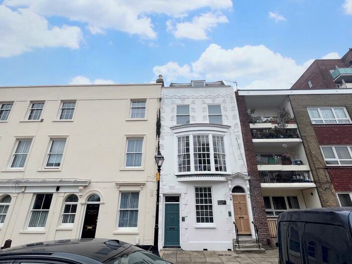 3 Bedroom Apartment To Rent In St. Georges Square, Portsmouth, PO1