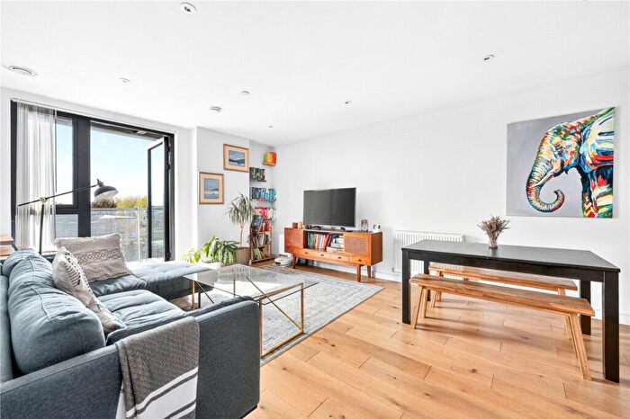 2 Bedroom Flat For Sale In Station Approach, Hoe Street, Walthamstow, London, E17