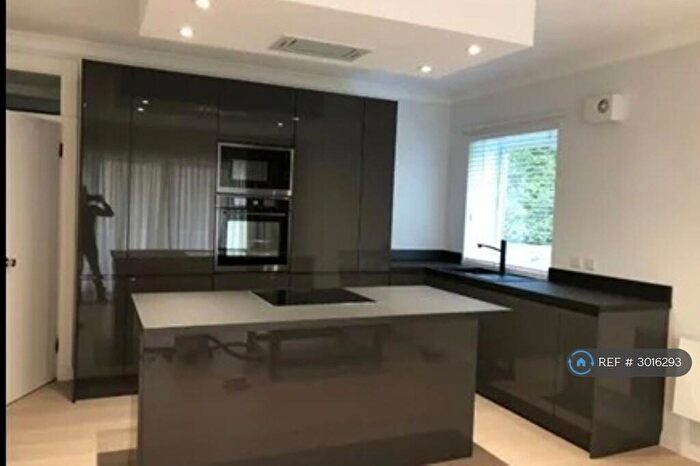 2 Bedroom Flat To Rent In Bearsden, Glasgow, G61