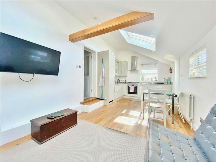 2 Bedroom Flat To Rent In Nelson Road, Twickenham, TW2