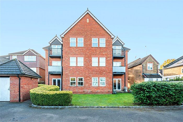 1 Bedroom Flat To Rent In Claremont Road, West Byfleet, Surrey, KT14