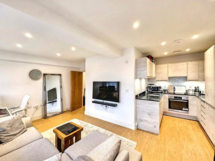 1 Bedroom Flat For Sale In Crest View Drive, Petts Wood, Orpington, BR5