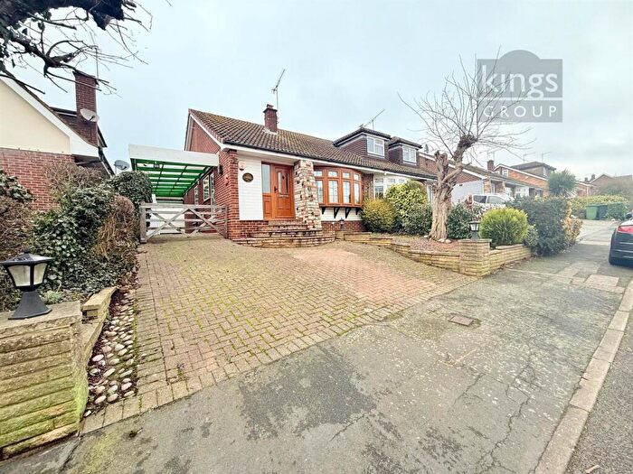 2 Bedroom Bungalow For Sale In Shooters Drive, Nazeing, Waltham Abbey, EN9