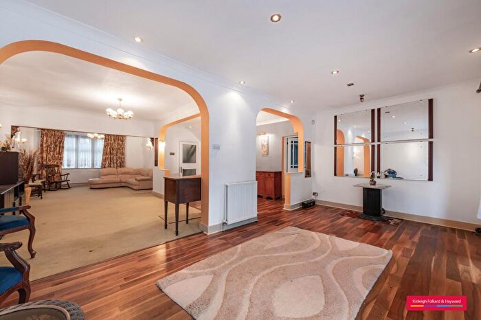 4 Bedroom End Of Terrace House To Rent In Walmington Fold, London, N12