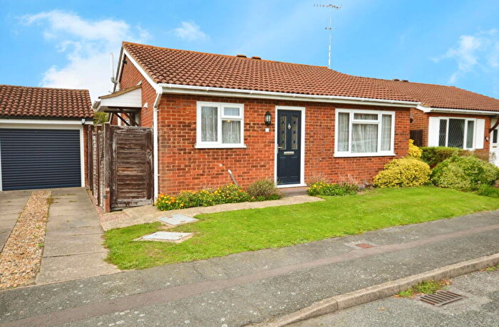 2 Bedroom Detached Bungalow For Sale In Sunningdale Gardens, Bognor Regis, PO22