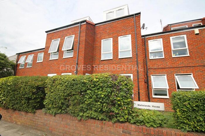 2 Bedroom Flat For Sale In South Lane, New Malden, KT3