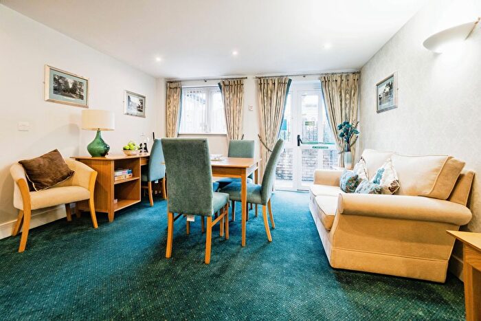 1 Bedroom Flat For Sale In Devereux Court, - Snakes Lane West, Woodford Green, Essex, IG8