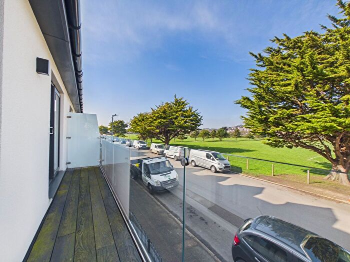 2 Bedroom Flat For Sale In South Road, Hythe, Kent, CT21