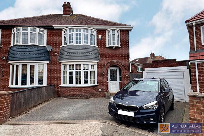 3 Bedroom Semi-Detached House For Sale In Honister Drive, Fulwell, SR5