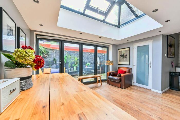 2 Bedroom Flat To Rent In Arlingford Road, Brixton, London, SW2