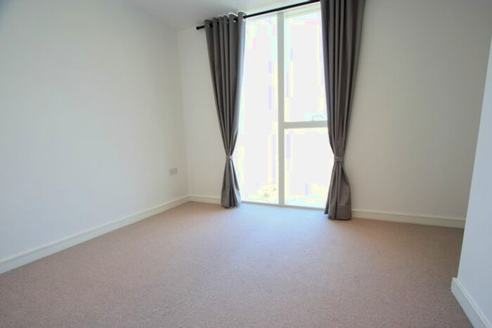 2 Bedroom Flat To Rent In Saffron Central Square, Croydon, CR0
