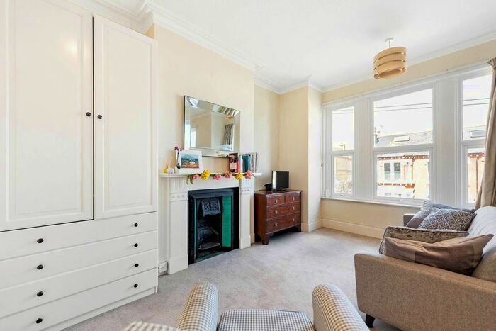 Studio To Rent In Elms Crescent, Abbeville Village, London, SW4