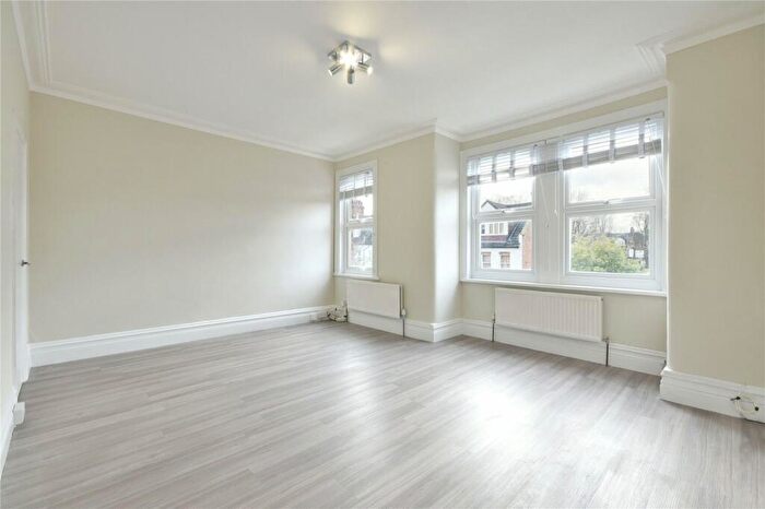 2 Bedroom Flat To Rent In Elm Park Road, Finchley Central, N3