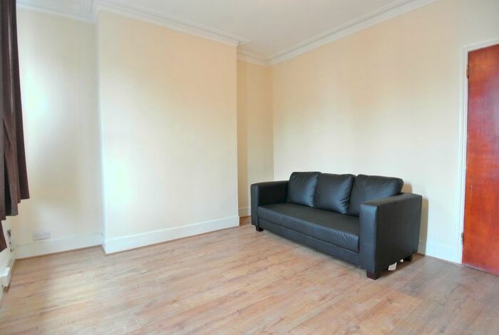 1 Bedroom Flat To Rent In Chaplin Road, Willesden, NW2