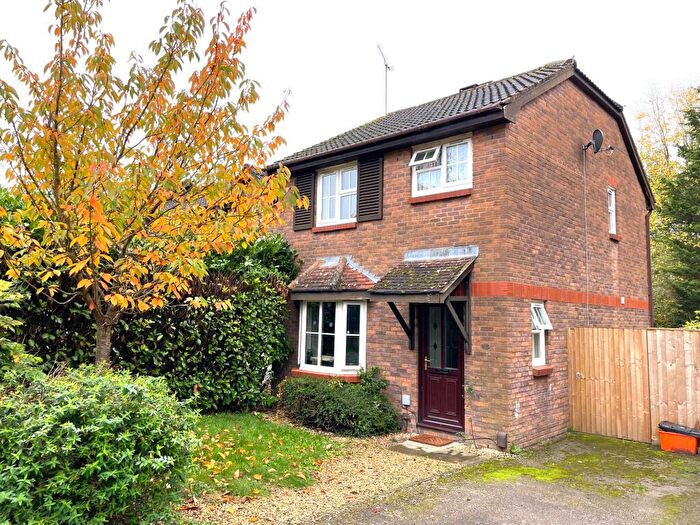 3 Bedroom End Of Terrace House For Sale In Rye Close, Middleleaze, Swindon, SN5