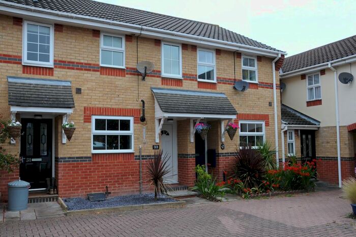 2 Bedroom Detached House To Rent In Derby Close, Langdon Hills, Basildon, Essex, SS16