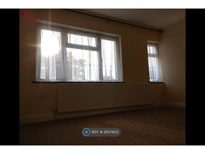 2 Bedroom Flat To Rent In Kenton Lane, Harrow, HA3