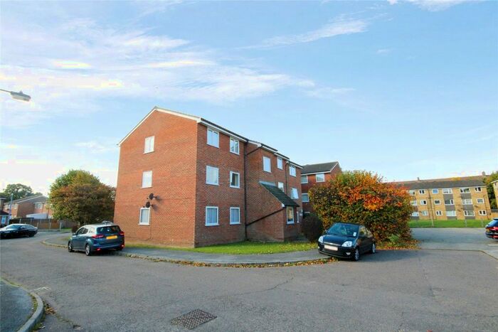 2 Bedroom Flat To Rent In Swans Hope, Loughton, IG10